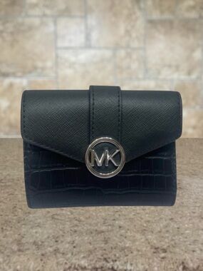 Michael Kors Carmen Crocodile Embossed Trifold Wallet Black Silver Hardware